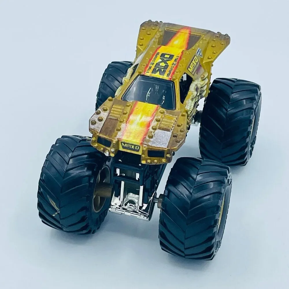 Monser Jam Max-D Maximum Destruction Hot Wheels Truck 1:64